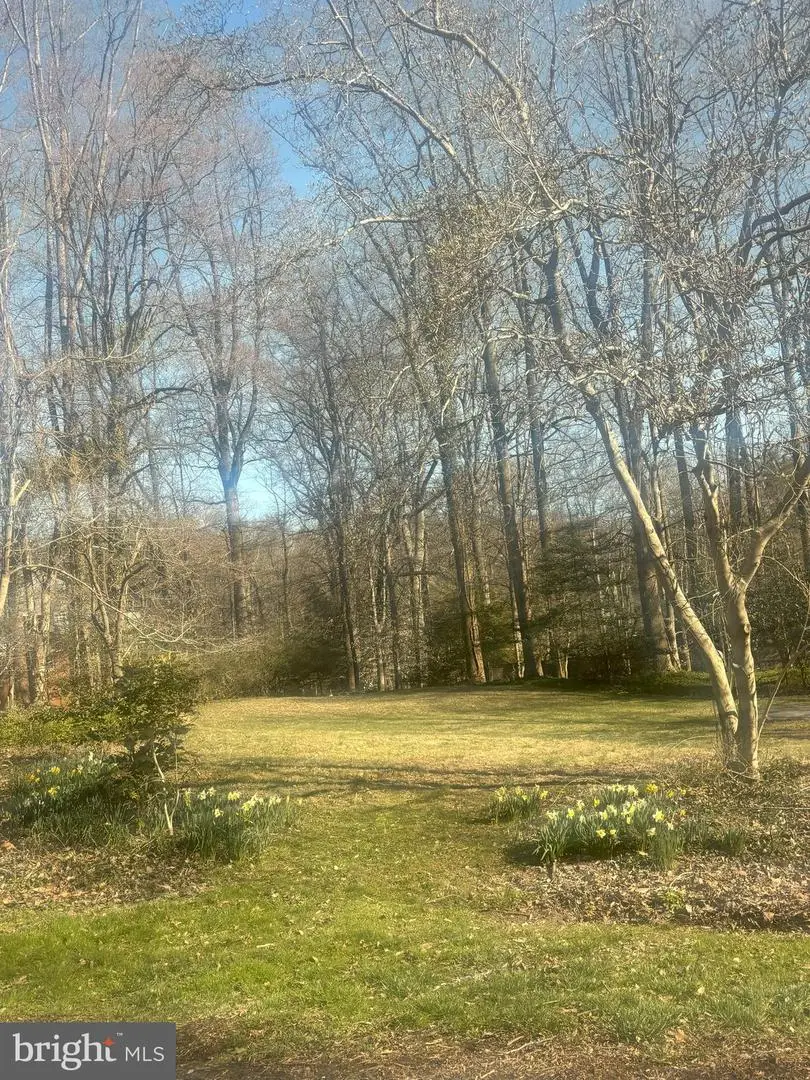 9131 Hollyoak Dr, Bethesda, MD 20817 - #1