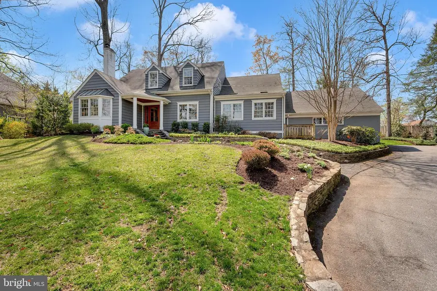 9218 Aldershot Dr, Bethesda, MD 20817 - #2