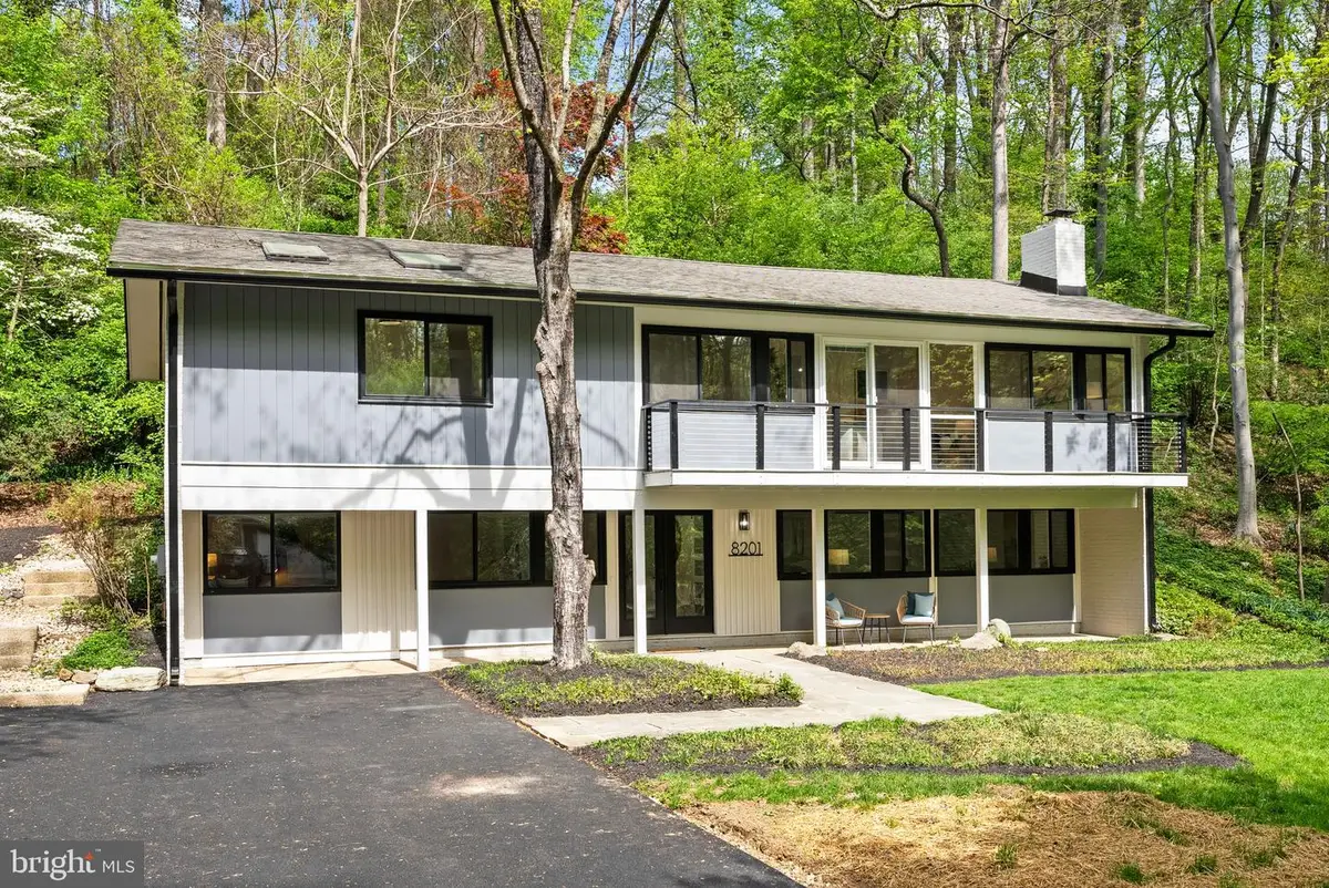 8201 Hamilton Spring Ct, Bethesda, MD 20817 - #1