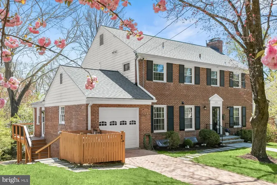 6216 Hollins Dr, Bethesda, MD 20817 - #2