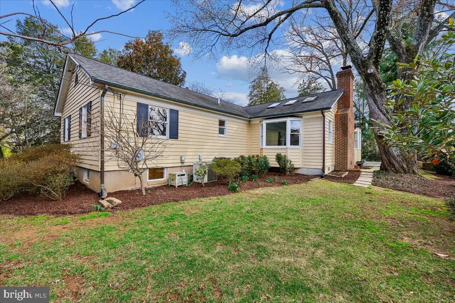 9814 Gartrell Pl, Kensington, MD 20895 - #3