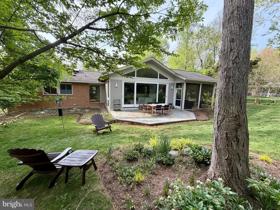 8213 Stone Trail Dr, Bethesda, MD 20817 - #2