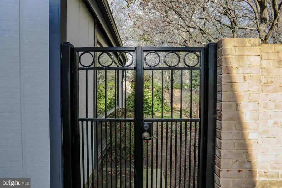 6208 Leeke Forest Ct, Bethesda, MD 20817 - #3