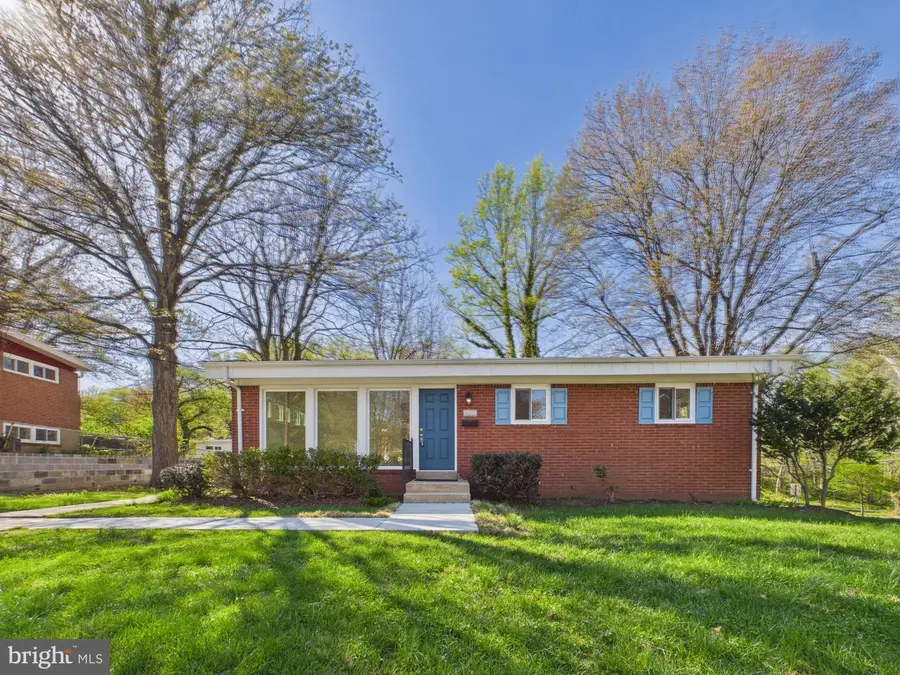 622 Mcintyre Rd, Rockville, MD 20851 - #2