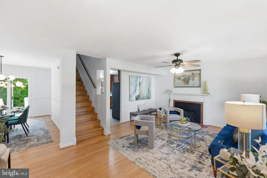 9223 Adelaide Dr, Bethesda, MD 20817 - #2