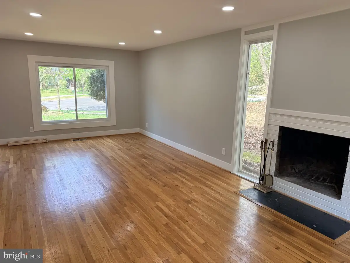 3 Don Mills Ct, Rockville, MD 20850 - #1