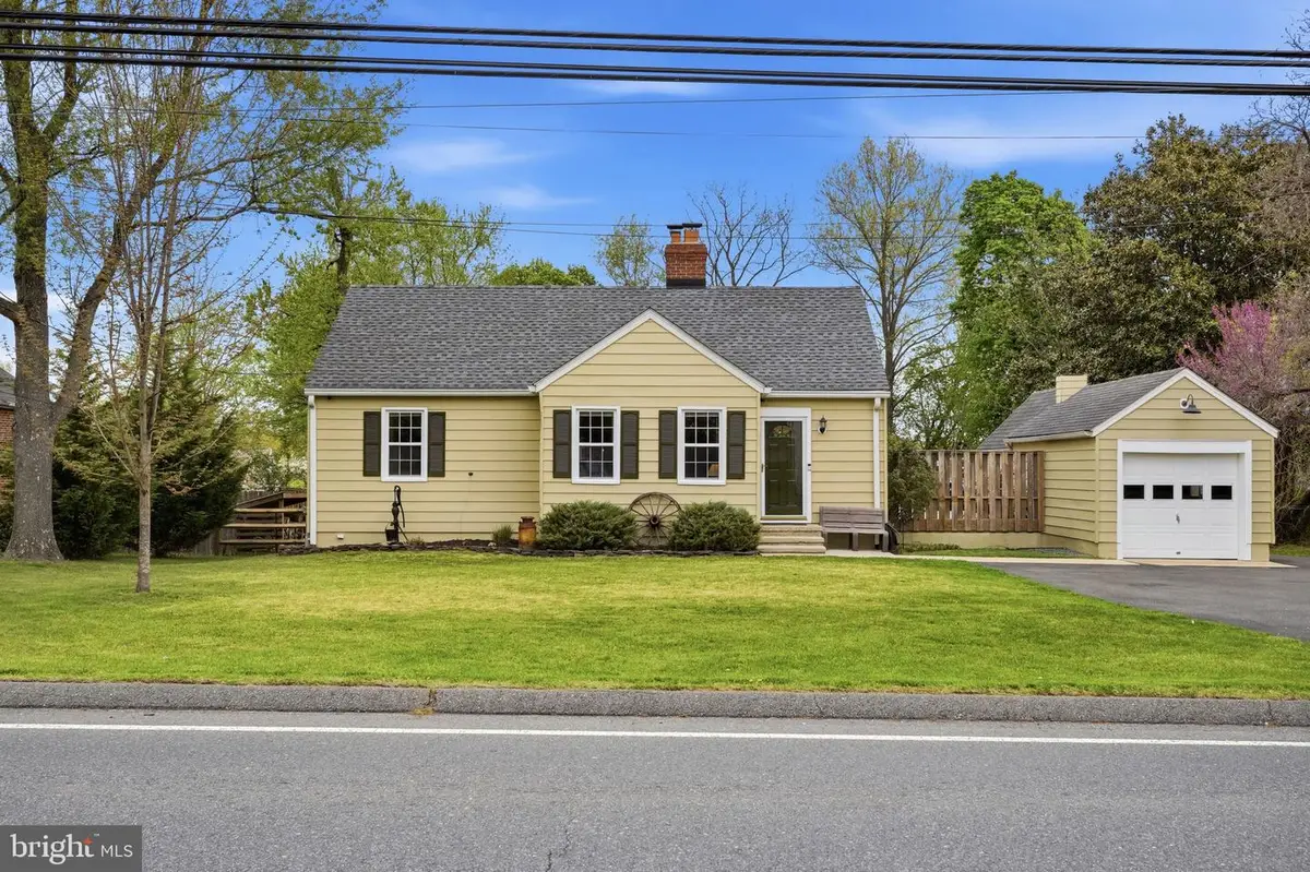 23725 Woodfield Rd, Gaithersburg, MD 20882 - #1