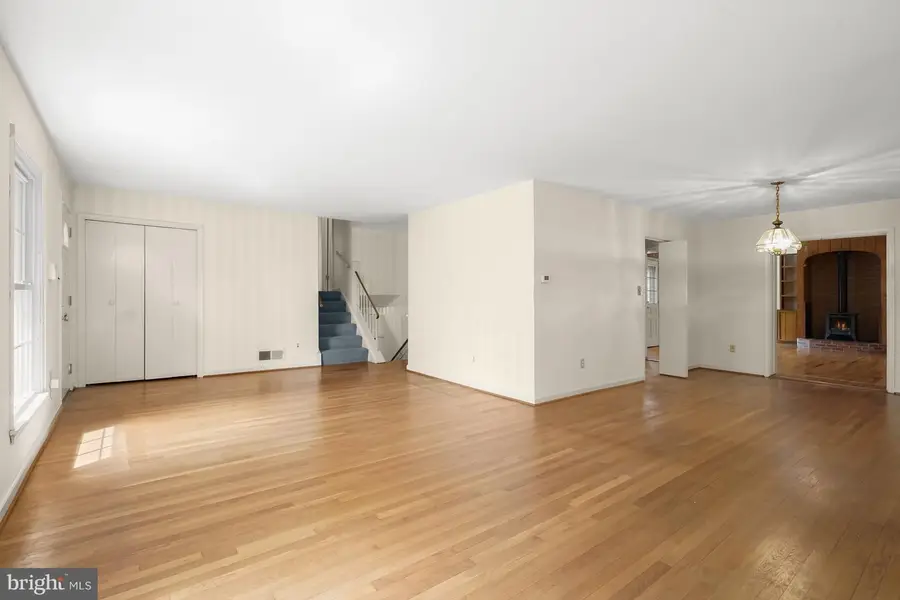 9720 Byeforde Rd, Kensington, MD 20895 - #3