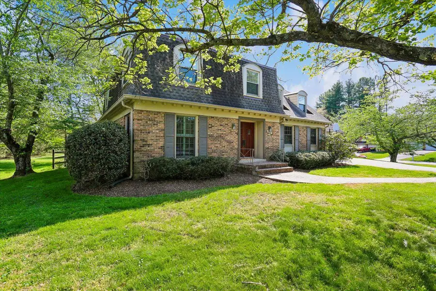 8200 W Gainsborough Ct, Potomac, MD 20854 - #2