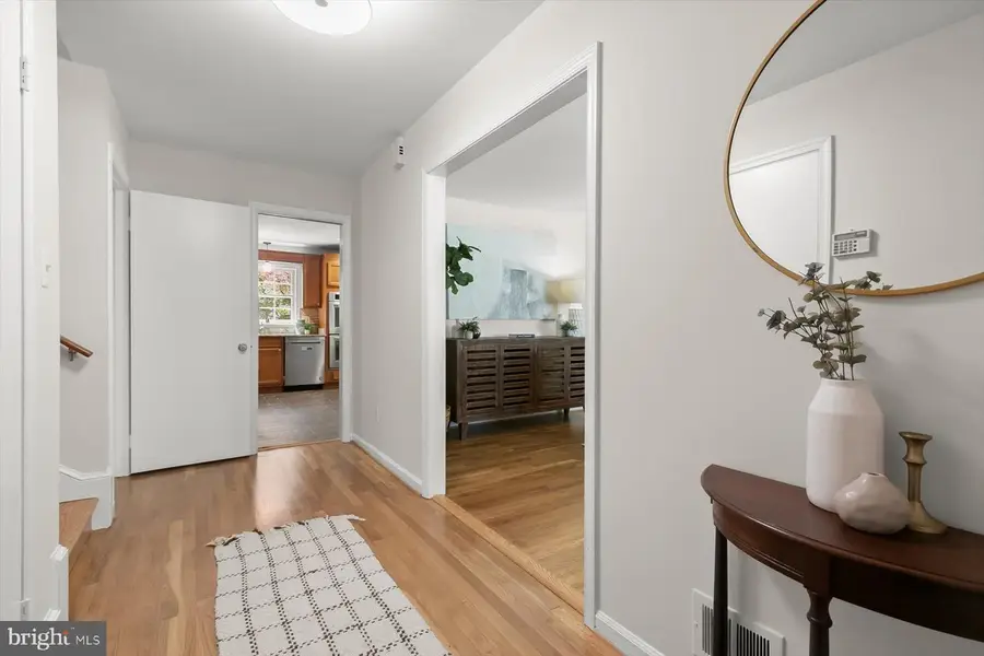 8016 Lilly Stone Dr, Bethesda, MD 20817 - #3