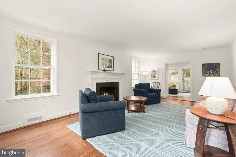 7214 Rollingwood Dr, Chevy Chase, MD 20815 - #2