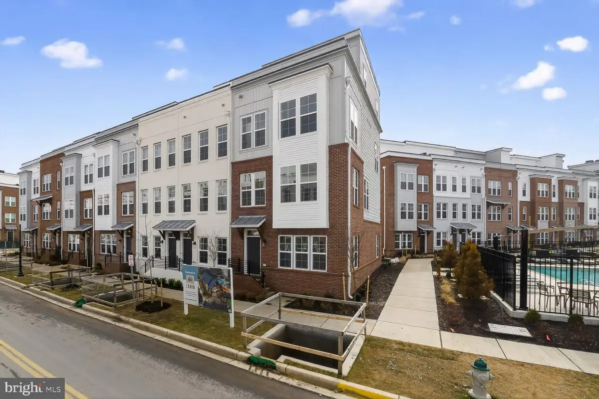 2521 Farmstead Dr #313 Clarke, Rockville, MD 20850 - #1