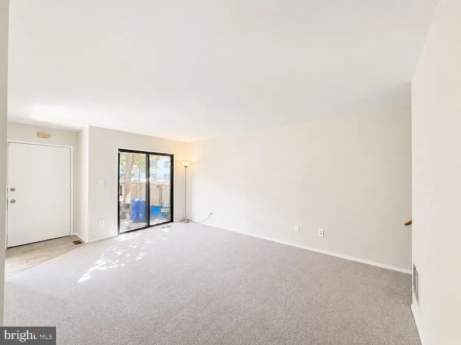 9305 Bathgate Ct, Gaithersburg, MD 20886 - #3