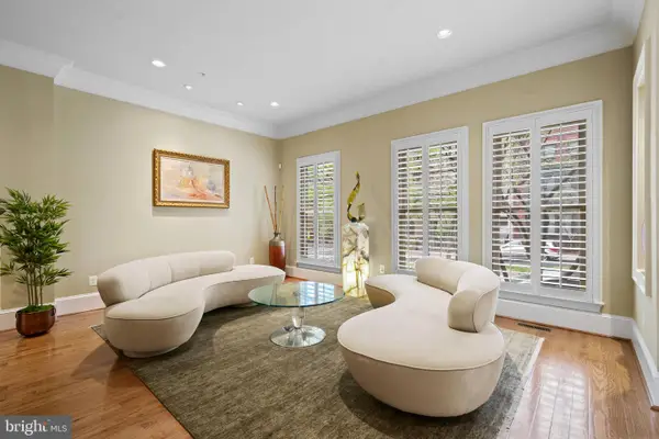 7820 Cadbury Ave, POTOMAC, MD 20854