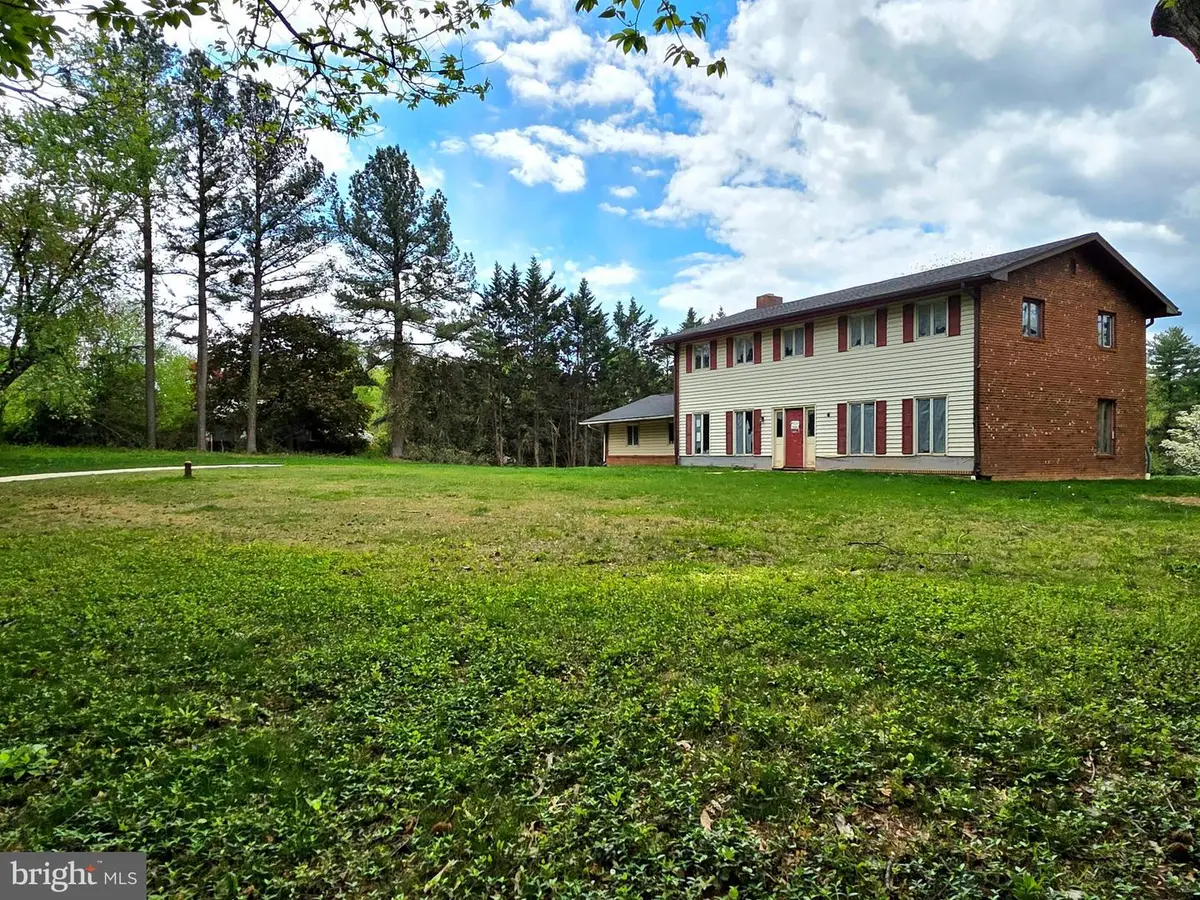 21010 Delta Dr, Gaithersburg, MD 20882 - #1