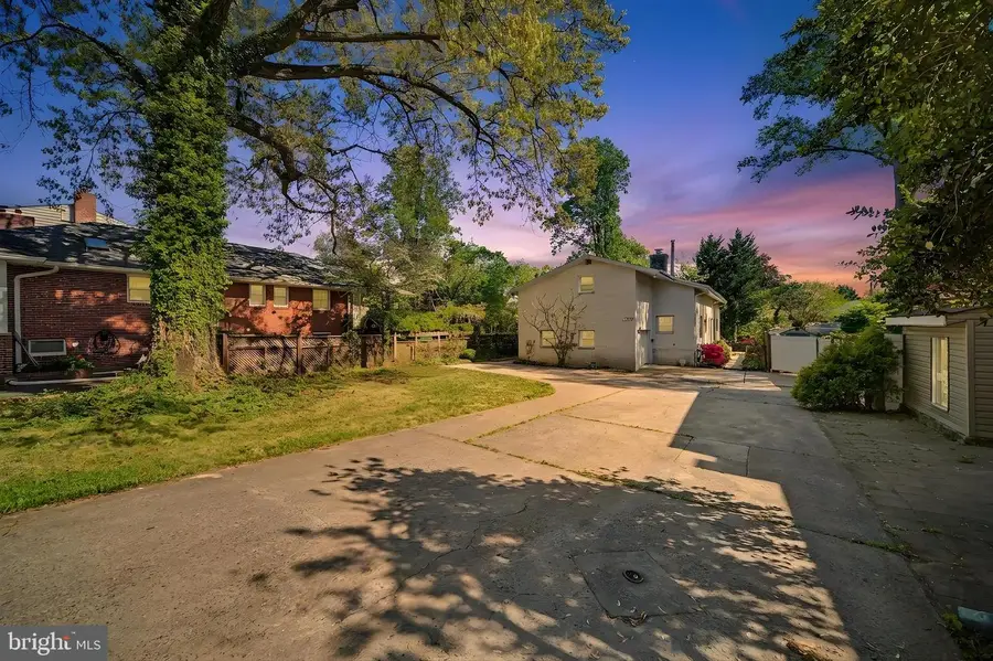 5812 Greenlawn Dr, Bethesda, MD 20814 - #2