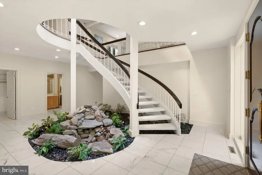 8800 Clewerwall Dr, Bethesda, MD 20817 - #3