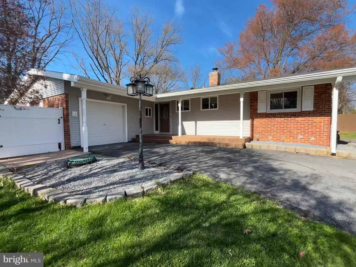 12117 Sunnyview Dr, Germantown, MD 20876 - #1