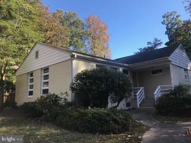 5626 Knollwood Rd, Bethesda, MD 20816 - #1