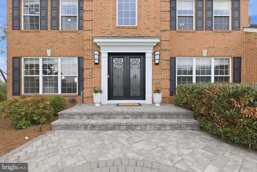 9204 Huntmaster Rd, Gaithersburg, MD 20882 - #3