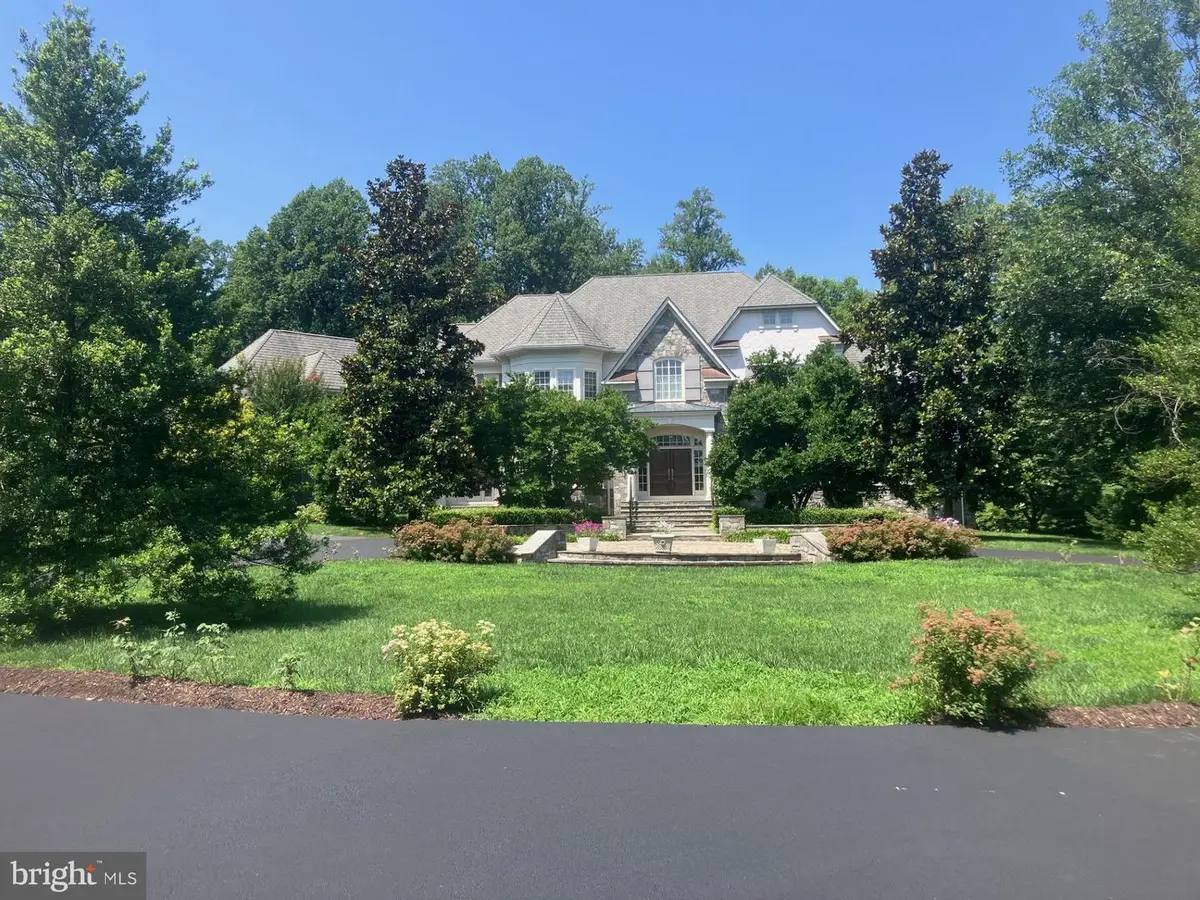 10420 Riverwood Dr, Potomac, MD 20854 - #1