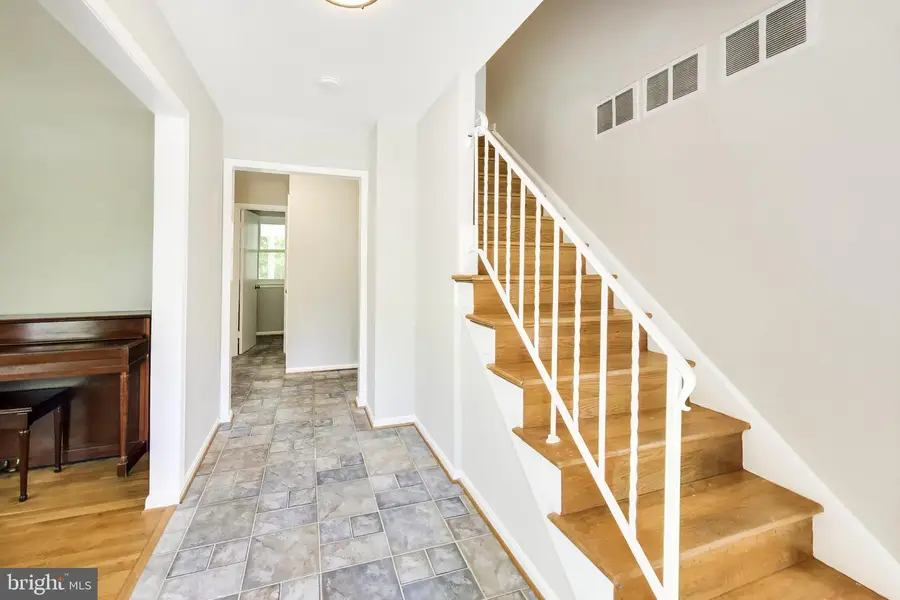 8 Barrington Fare, Rockville, MD 20850 - #3
