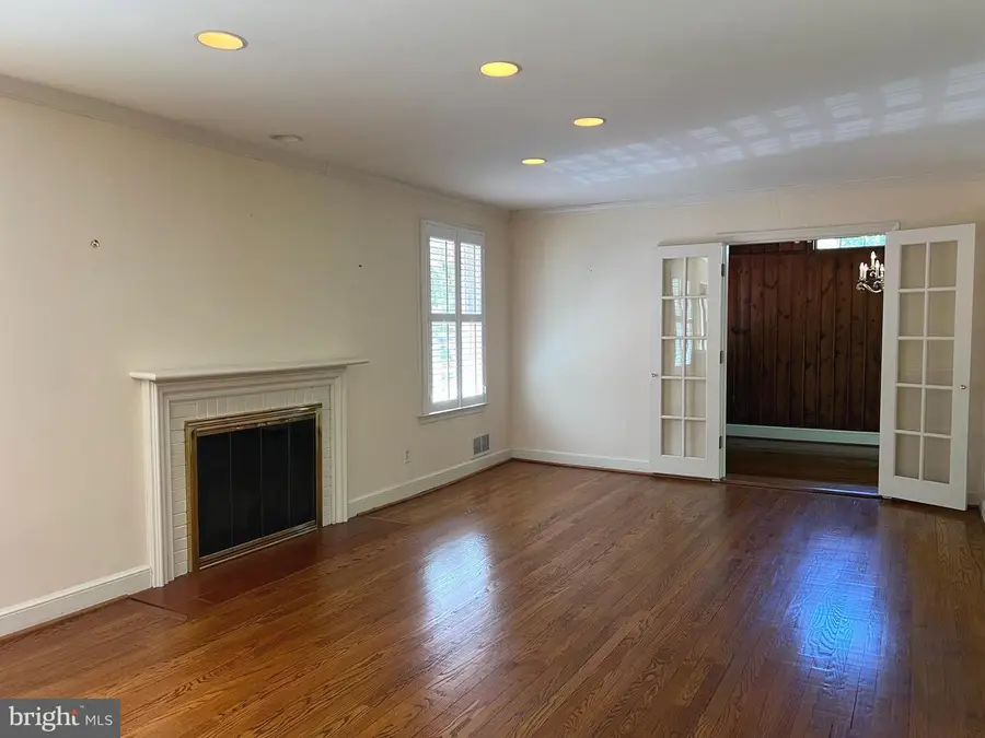 6907 Wilson Ln, Bethesda, MD 20817 - #3