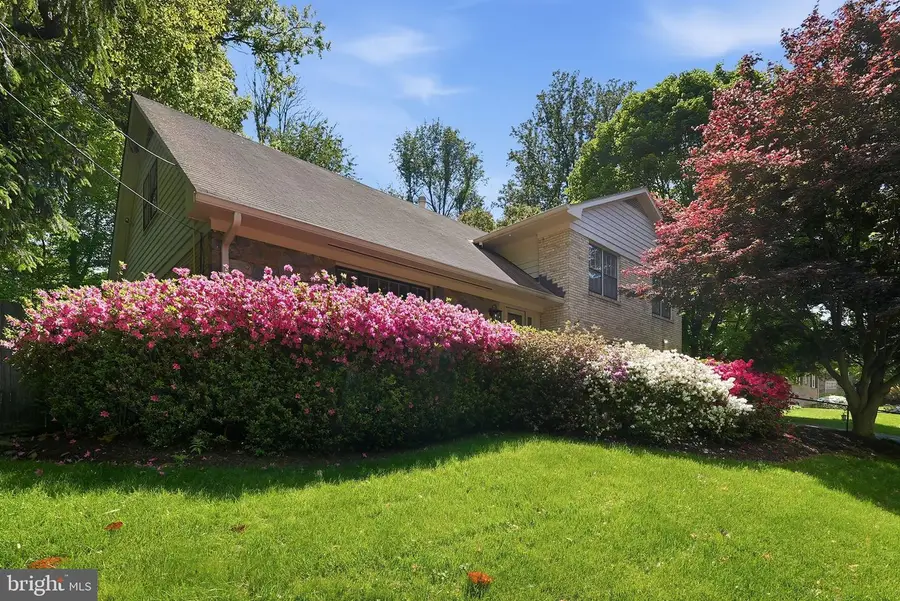 7616 Carteret Rd, Bethesda, MD 20817 - #2