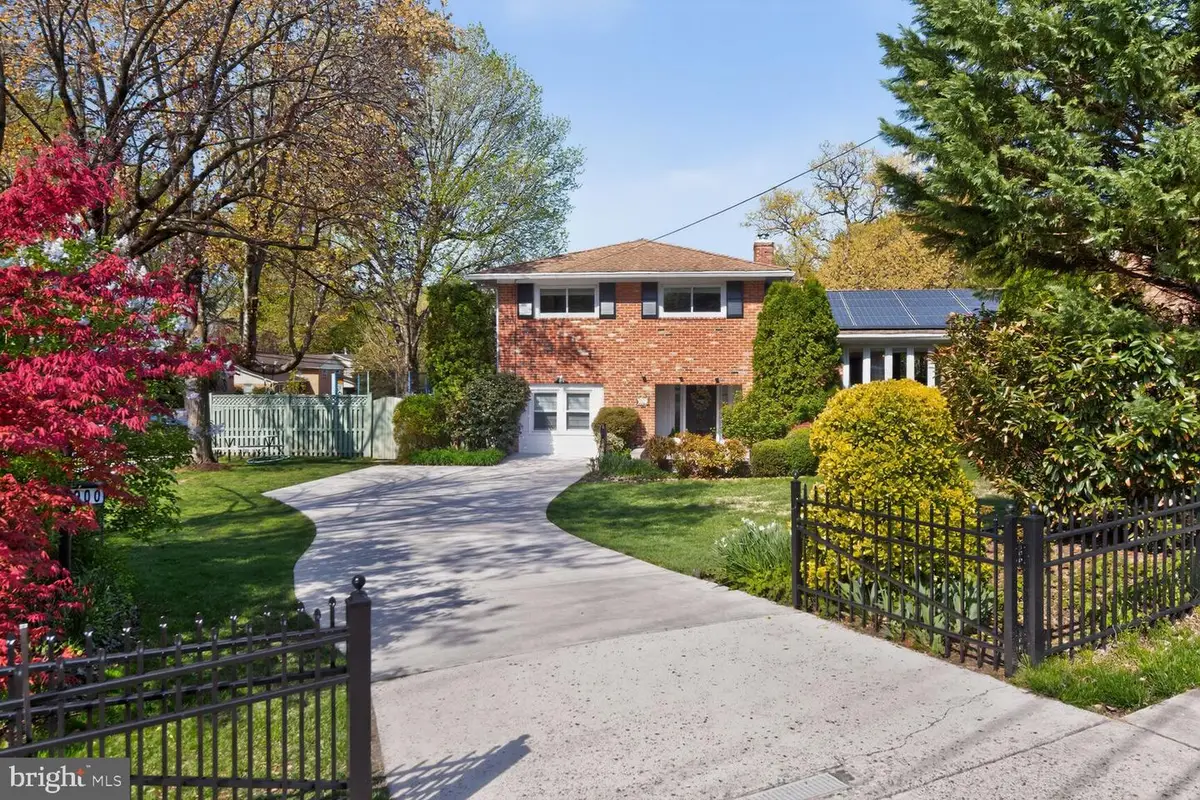 9900 Fernwood Rd, Bethesda, MD 20817 - #1