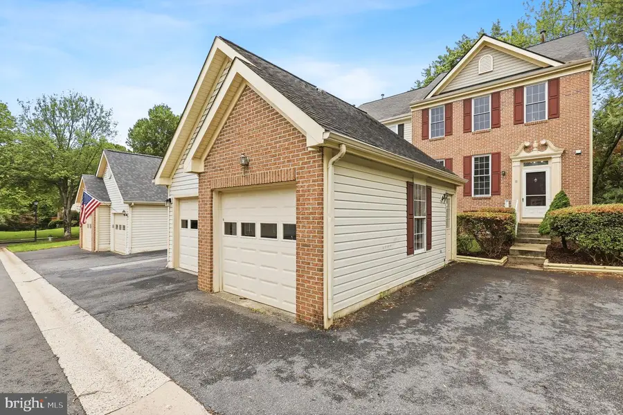8 Winter Garden Ct, Olney, MD 20832 - #2