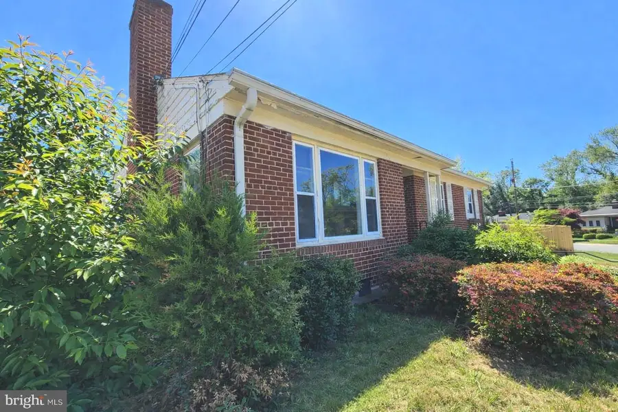 9709 Admiralty Dr, Silver Spring, MD 20910 - #3