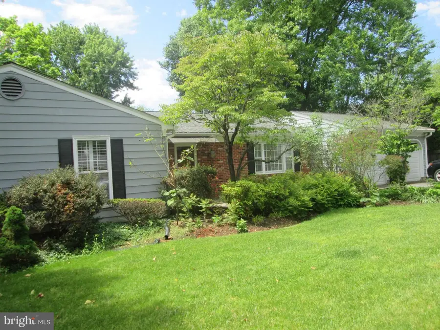 14 Cherbourg Ct, Potomac, MD 20854 - #3