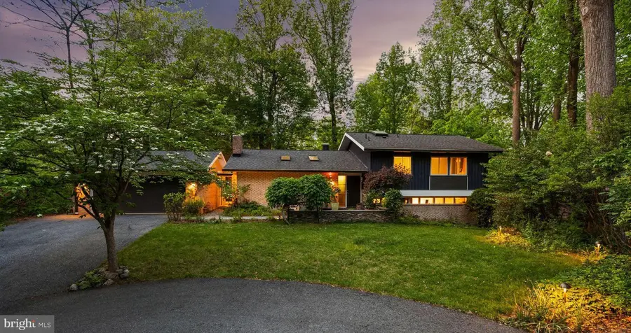 8034 Park Overlook Dr, Bethesda, MD 20817 - #2