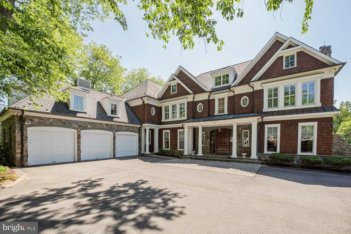 8800 Saunders Ln, Bethesda, MD 20817 - #1