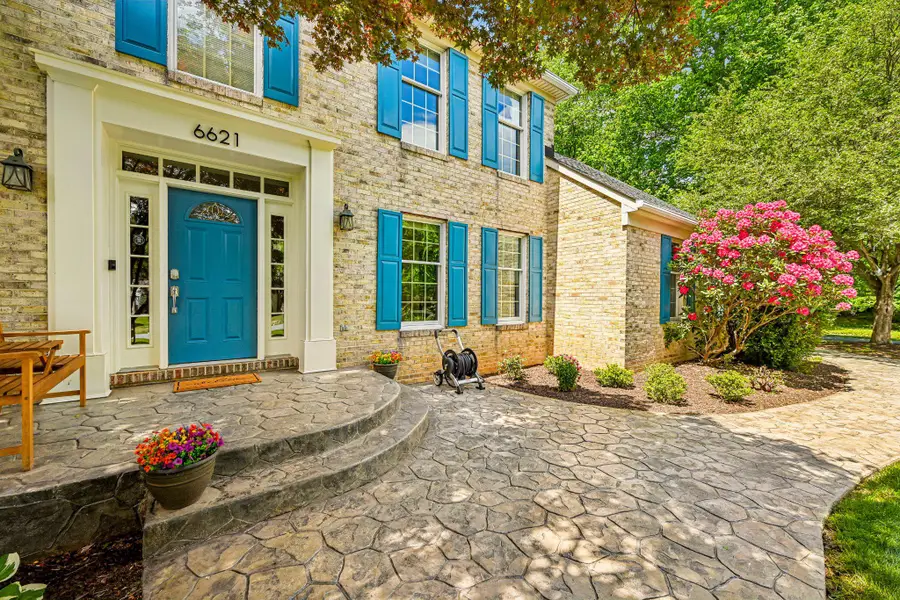 6621 Belle Chase Ct, Gaithersburg, MD 20882 - #2