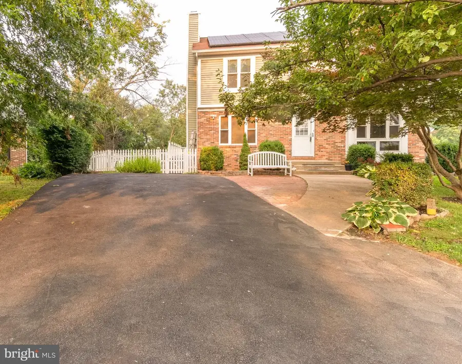 3 Mcfarlin Ct, Germantown, MD 20874 - #2