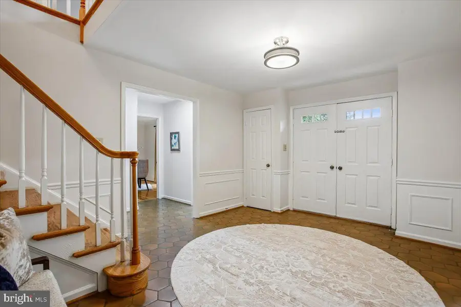 9208 Fall River Ln, Potomac, MD 20854 - #3