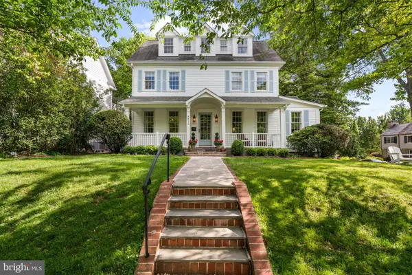 3916 Blackthorn St, CHEVY CHASE, MD 20815
