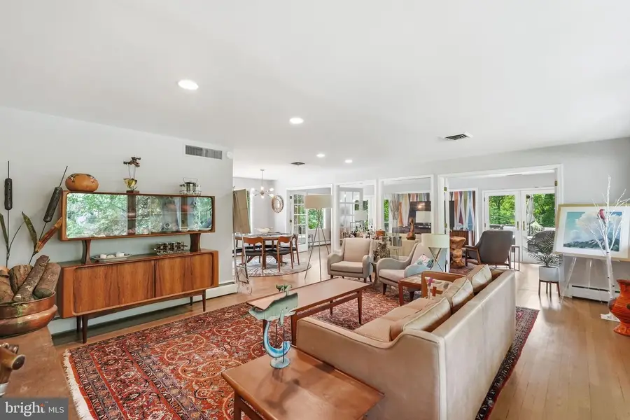 9228 Farnsworth Dr, Potomac, MD 20854 - #3