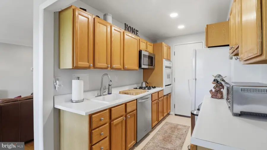 10201 Grosvenor Pl #1009, Rockville, MD 20852 - #3