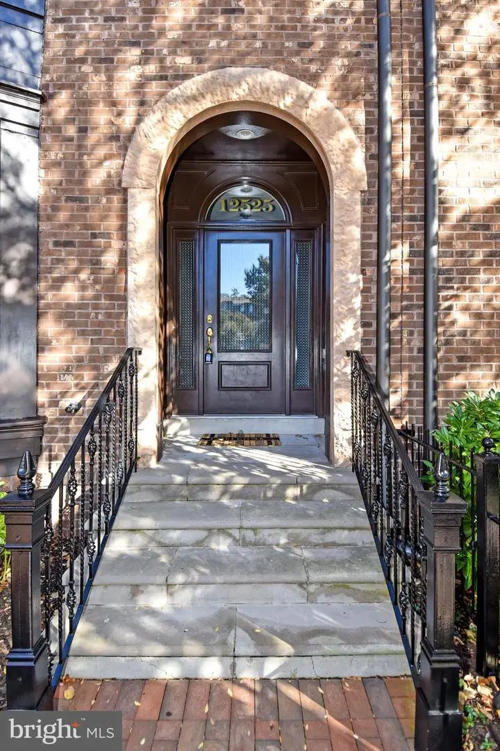 12525 Linda View Ln, Potomac, MD 20854 - #1
