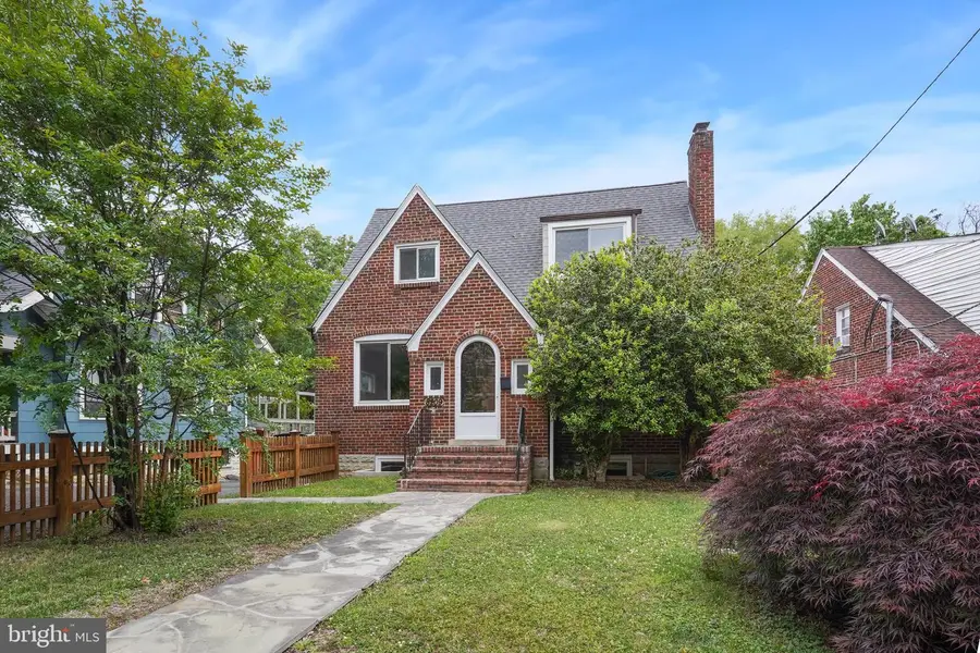 8209 Flower Ave, Takoma Park, MD 20912 - #2