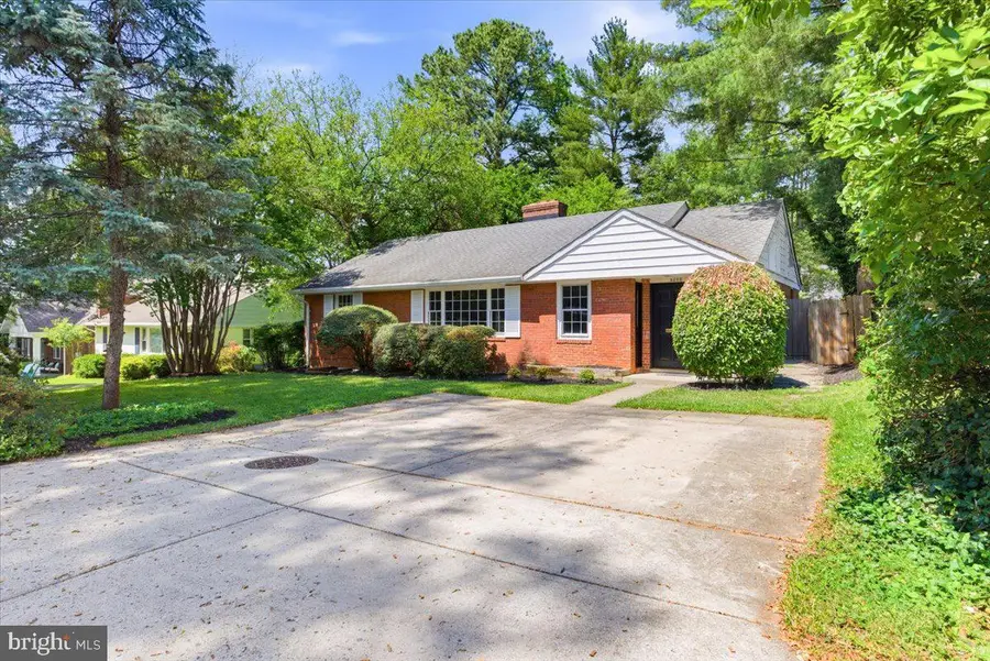 4405 Clearbrook Ln, Kensington, MD 20895 - #3