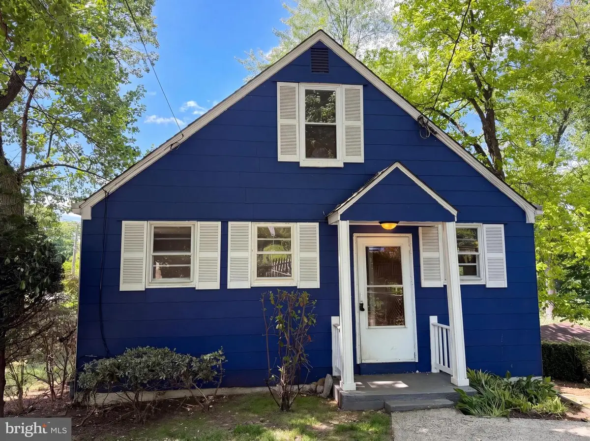 4027 Lawrence Ave, Kensington, MD 20895 - #1