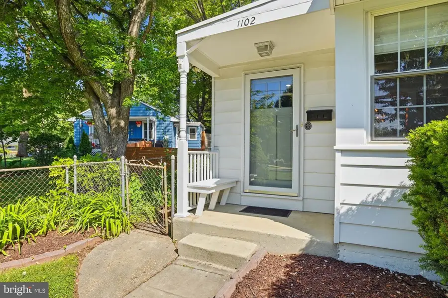1102 Broadwood Dr, Rockville, MD 20851 - #3