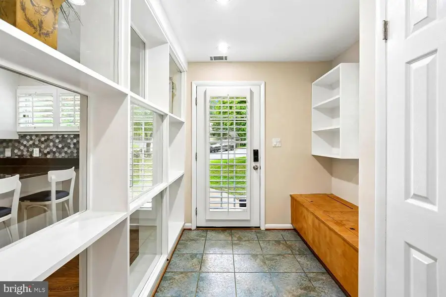 5915 Halsey Rd, Rockville, MD 20851 - #2