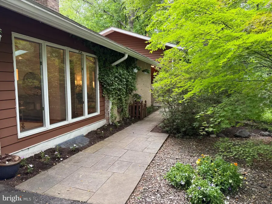 8108 Hamilton Spring Rd, Bethesda, MD 20817 - #3