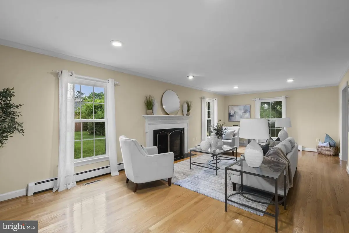 17701 Stoneridge Dr, Gaithersburg, MD 20878 - #1