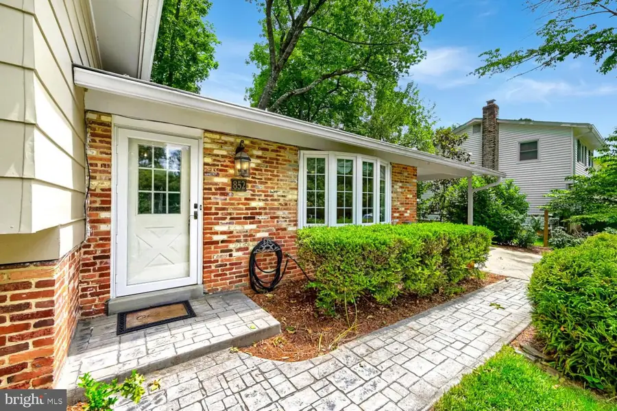 852 Diamond Dr, Gaithersburg, MD 20878 - #3
