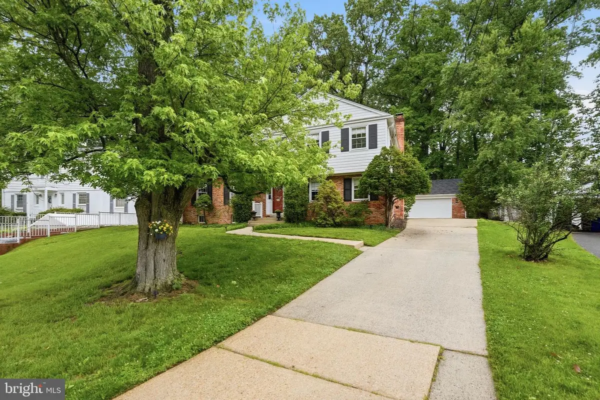 12112 Whippoorwill Ln, Rockville, MD 20852 - #1